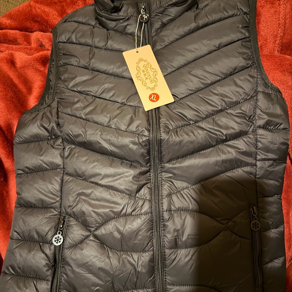 Sleek Black Quilted Vest with Zipper